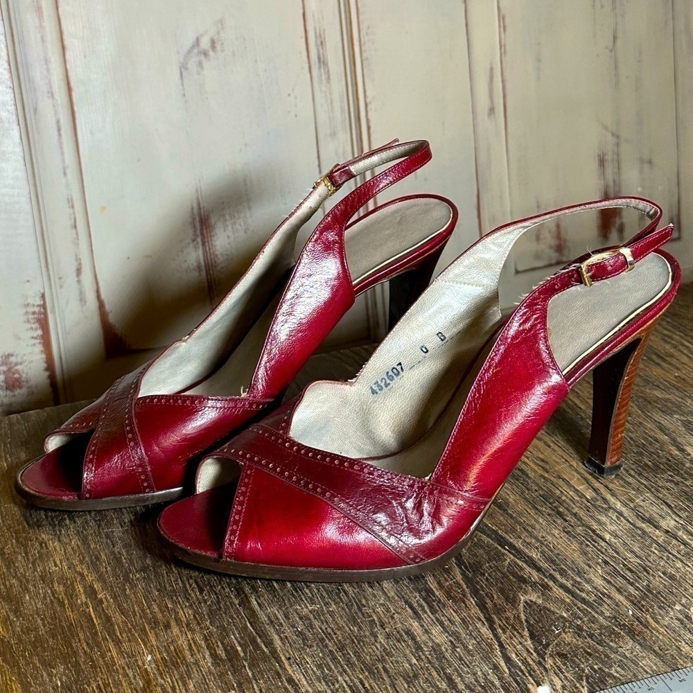 Vintage 70s 80s Burgundy slingback leather heels 9 oxblood two tone